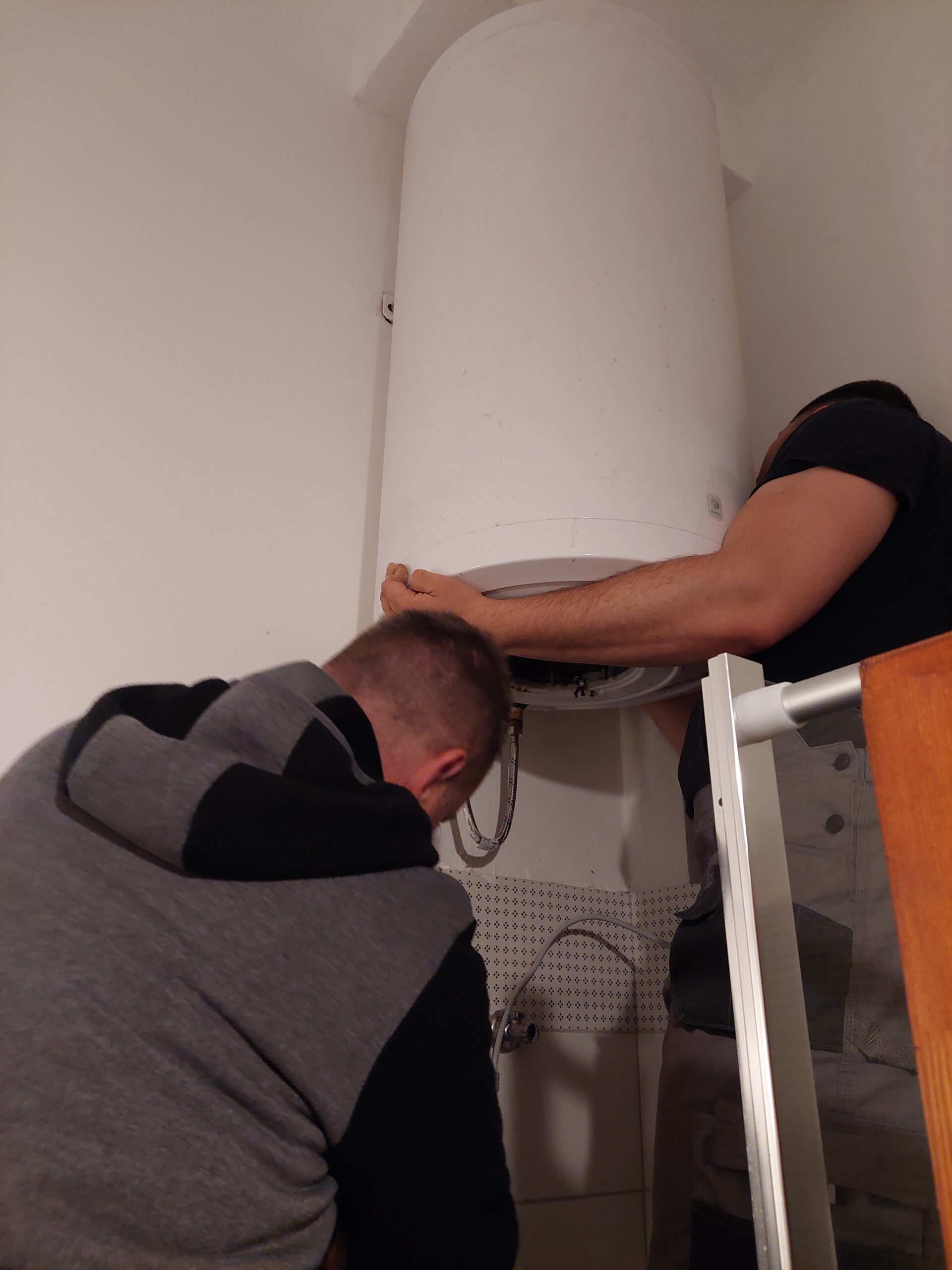 Villanybojler telepítése