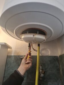 bojler csöpög a bojler alján vízszivárgással